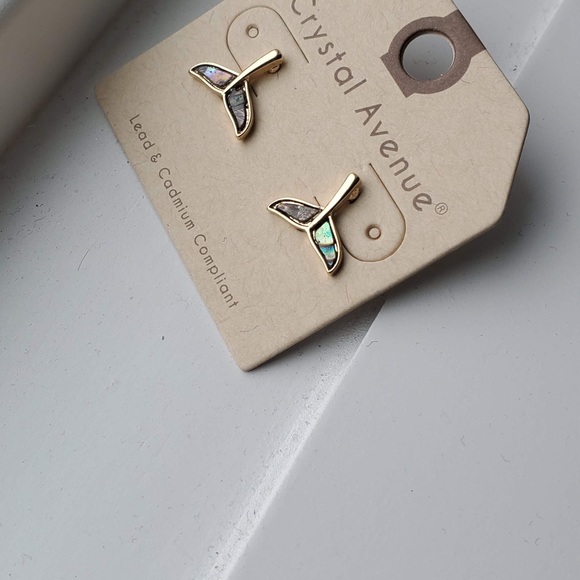 πSALEπ Gold abalone mermaid tail earrings - Picture 5 of 8